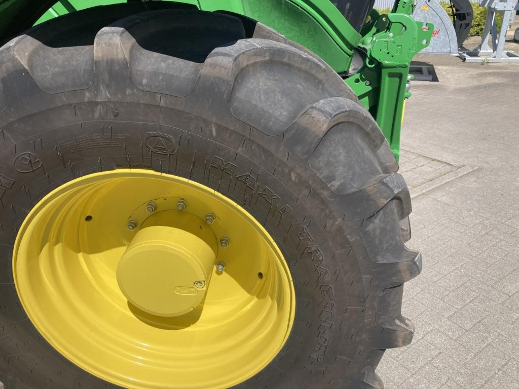Tractor nuevo John Deere 6R215: foto 13