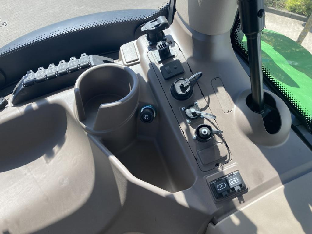 Tractor nuevo John Deere 6R215: foto 6