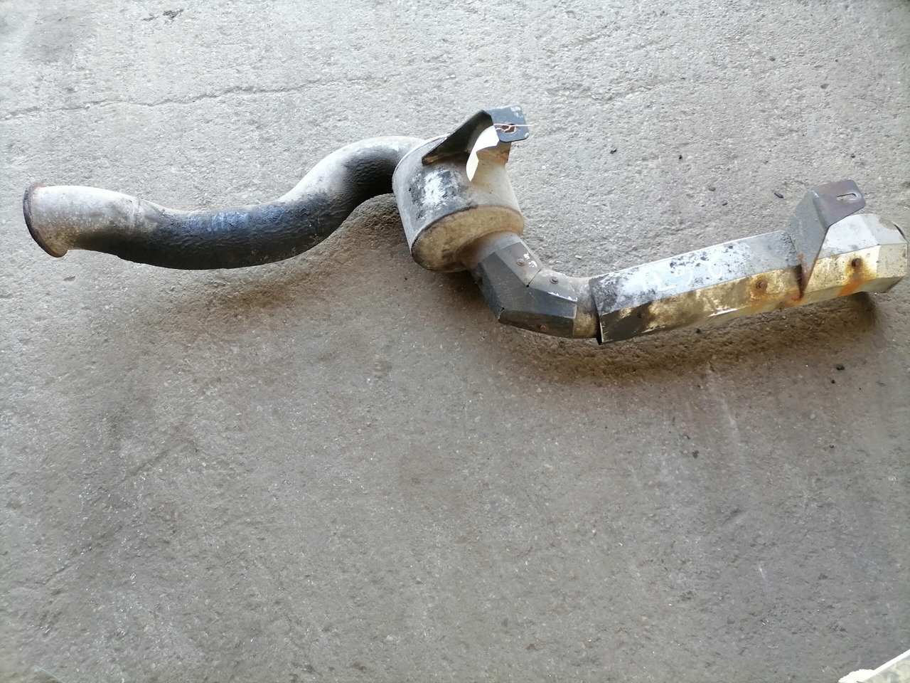 DAF Muffler 1682921 - Silenciador para Camión: foto 2 DAF Muffler 1682921 - Silenciador para Camión: foto 2