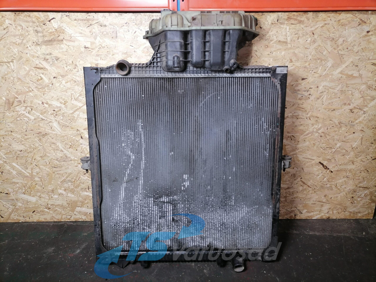 MAN Cooling radiator 81061016477 - Radiador para Camión: foto 2 MAN Cooling radiator 81061016477 - Radiador para Camión: foto 2