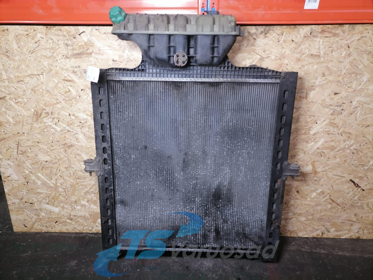 MAN Cooling radiator 81061016477 - Radiador para Camión: foto 1 MAN Cooling radiator 81061016477 - Radiador para Camión: foto 1