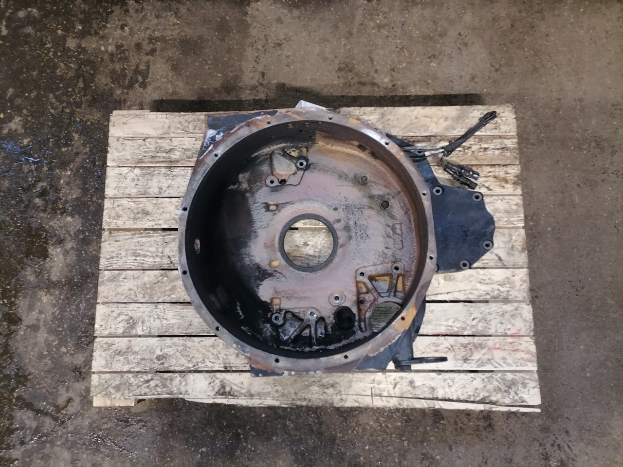 MAN Flywheel housing 51014013232 - Volante de inercia para Camión: foto 1 MAN Flywheel housing 51014013232 - Volante de inercia para Camión: foto 1