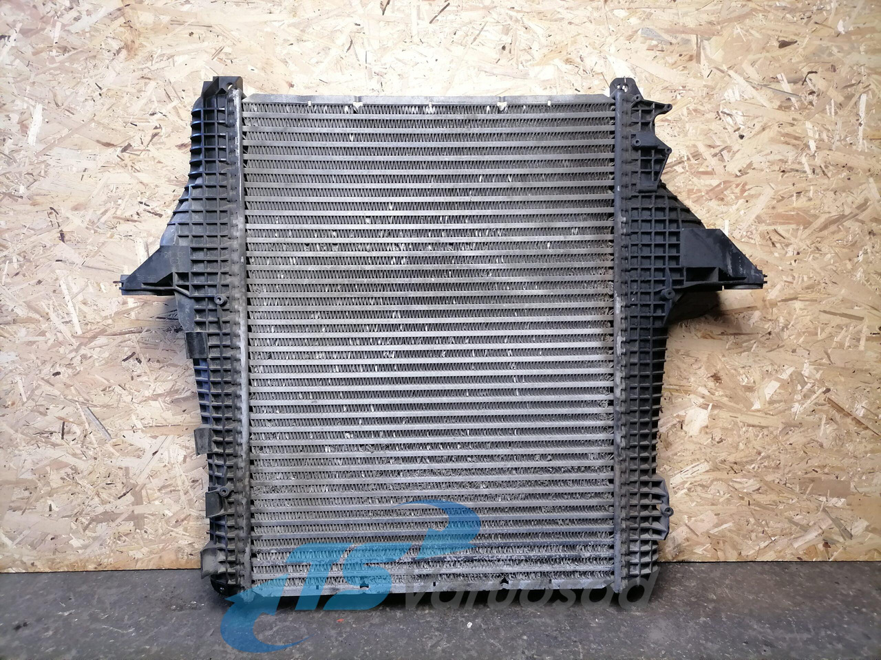 MAN Intercooler radiator 81061006556 - Intercooler para Camión: foto 2 MAN Intercooler radiator 81061006556 - Intercooler para Camión: foto 2
