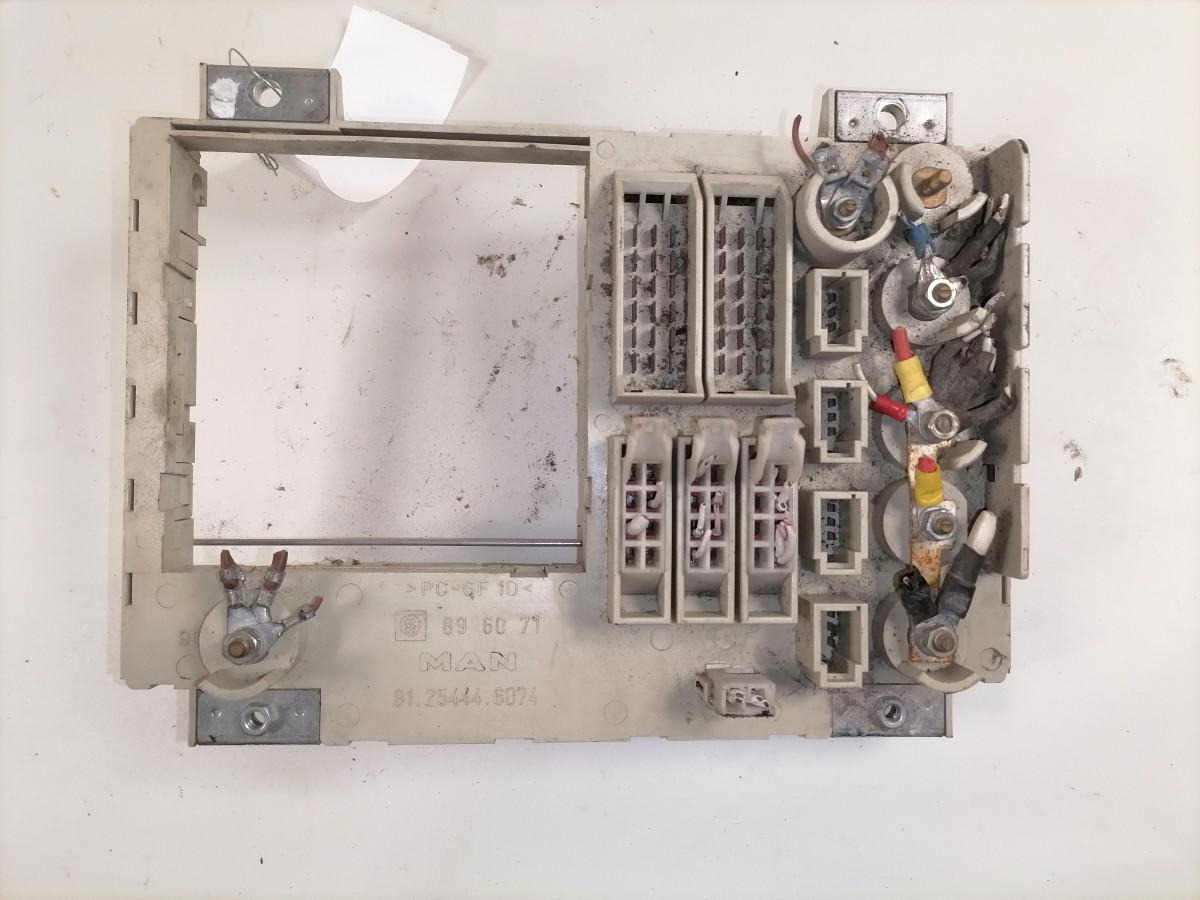 MAN Kaitsmepaneel 81254446074 - Fusible para Camión: foto 4 MAN Kaitsmepaneel 81254446074 - Fusible para Camión: foto 4