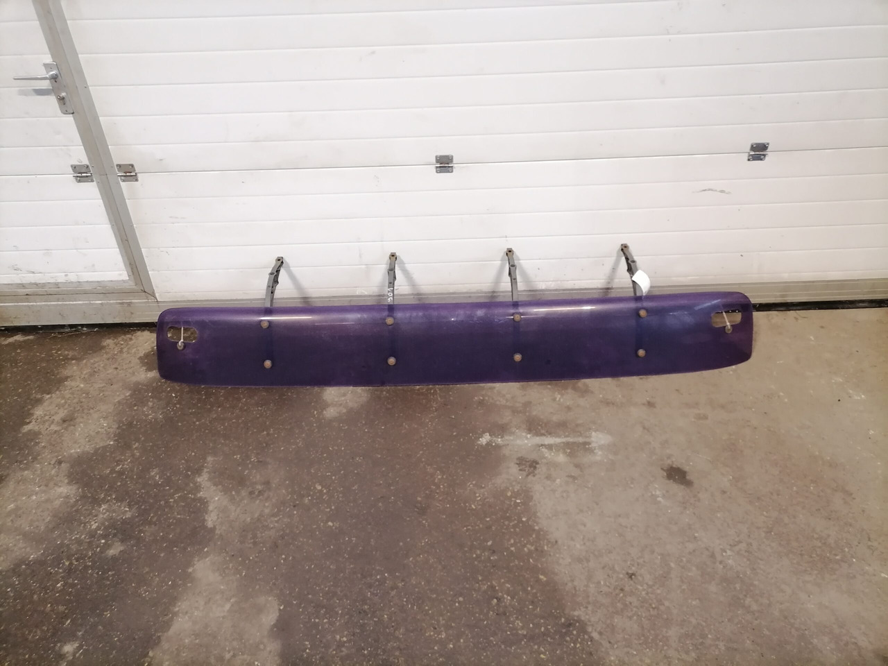 MAN Sun visor 81637010032 - Carrocería y exterior para Camión: foto 1 MAN Sun visor 81637010032 - Carrocería y exterior para Camión: foto 1