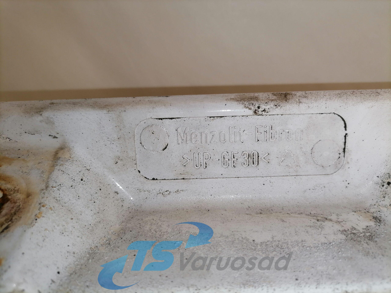 MAN Ukse pikendus, parem 81626100018 - Puerta y piezas para Camión: foto 3 MAN Ukse pikendus, parem 81626100018 - Puerta y piezas para Camión: foto 3