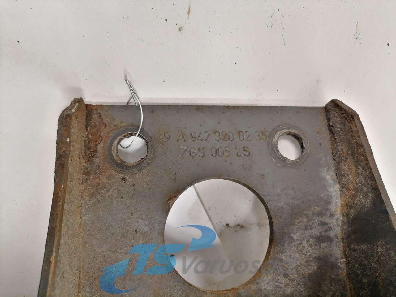 Mercedes-Benz Air spring bracket A9423200235 - Suspensión neumática para Camión: foto 3 Mercedes-Benz Air spring bracket A9423200235 - Suspensión neumática para Camión: foto 3