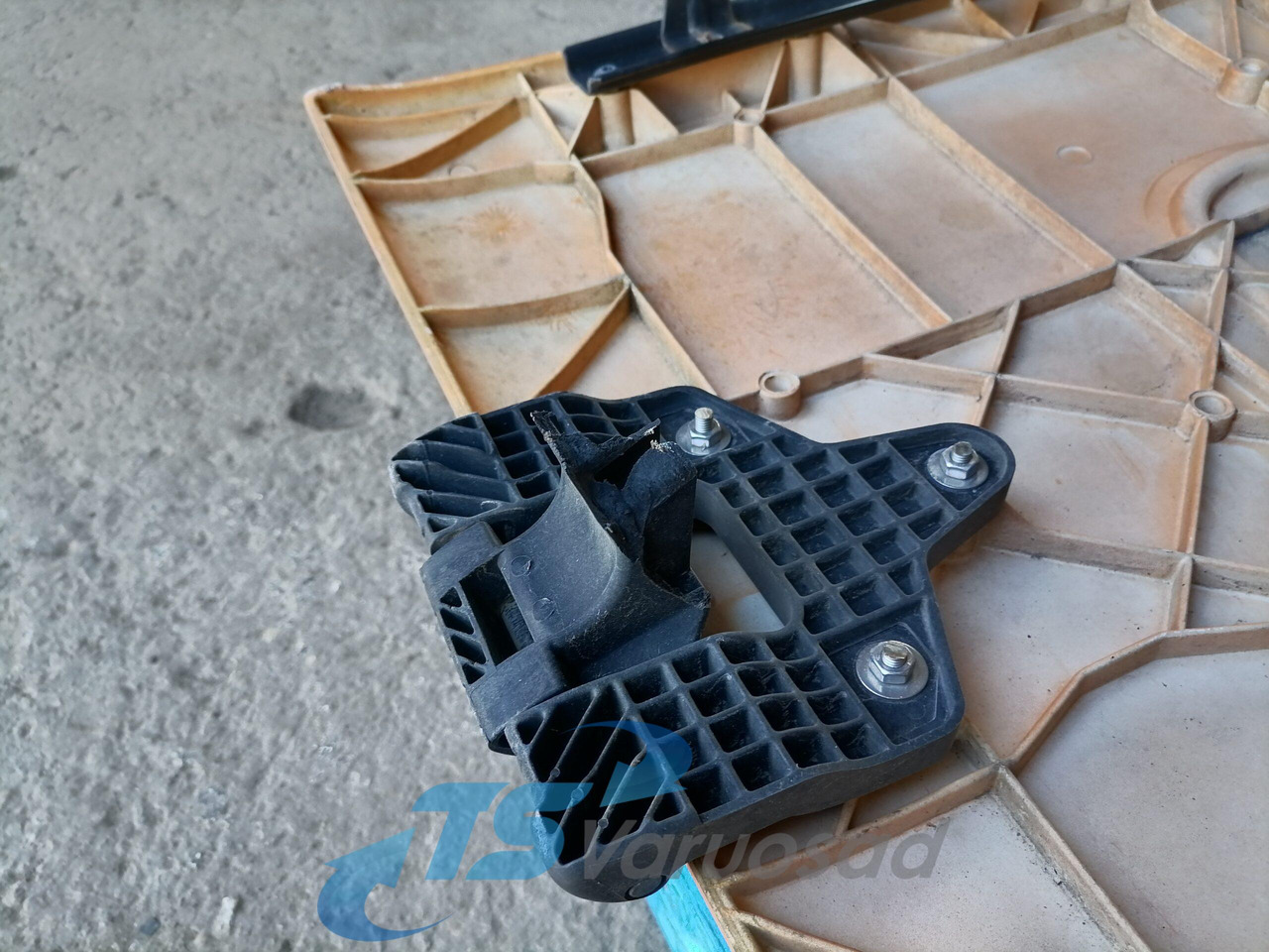 Renault Iluvõre 5010301618 - Parrilla para Camión: foto 5 Renault Iluvõre 5010301618 - Parrilla para Camión: foto 5