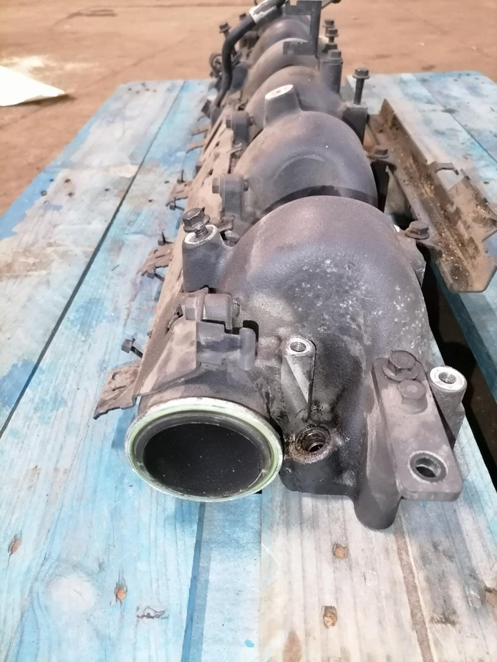 Scania Intake mainfold 2360430 - Colector de admisión para Camión: foto 3 Scania Intake mainfold 2360430 - Colector de admisión para Camión: foto 3