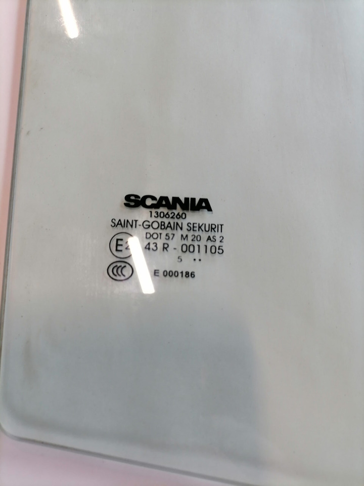 Scania Küljeklaas, parem 1306260 - Ventana y piezas para Camión: foto 3 Scania Küljeklaas, parem 1306260 - Ventana y piezas para Camión: foto 3
