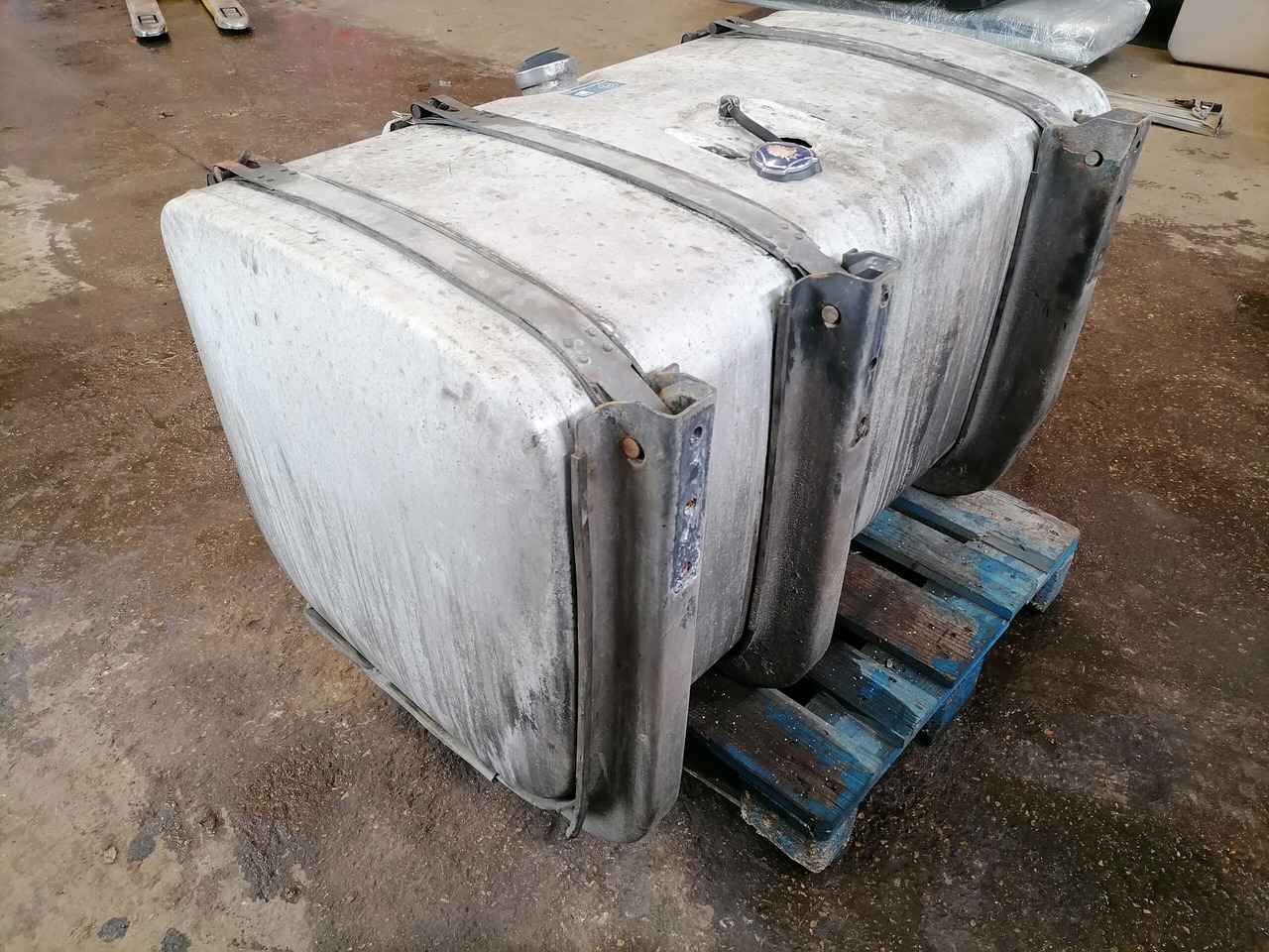 Scania Kütusepaak 500L 1517307 - Depósito de combustible para Camión: foto 2 Scania Kütusepaak 500L 1517307 - Depósito de combustible para Camión: foto 2