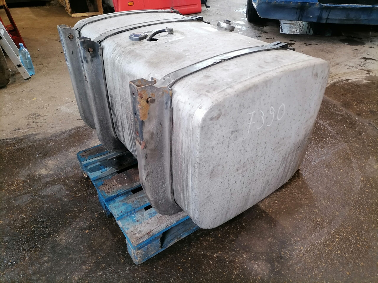 Scania Kütusepaak 500L 1517307 - Depósito de combustible para Camión: foto 4 Scania Kütusepaak 500L 1517307 - Depósito de combustible para Camión: foto 4