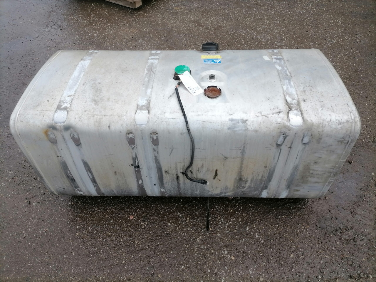 Scania Kütusepaak 625L 1453195 - Depósito de combustible para Camión: foto 4 Scania Kütusepaak 625L 1453195 - Depósito de combustible para Camión: foto 4