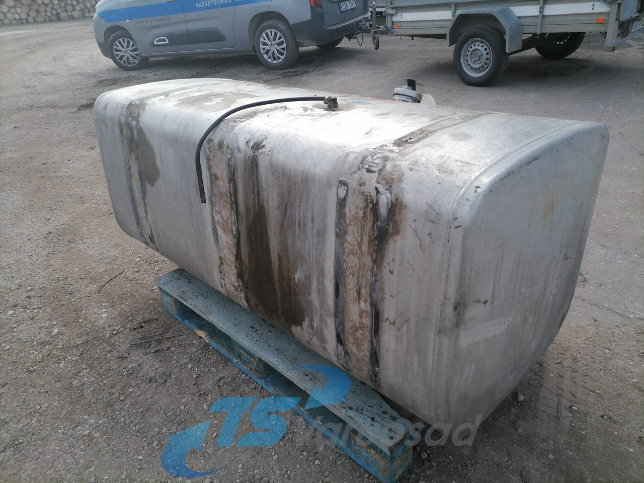 Scania Kütusepaak 700L 1517309 - Depósito de combustible para Camión: foto 2 Scania Kütusepaak 700L 1517309 - Depósito de combustible para Camión: foto 2
