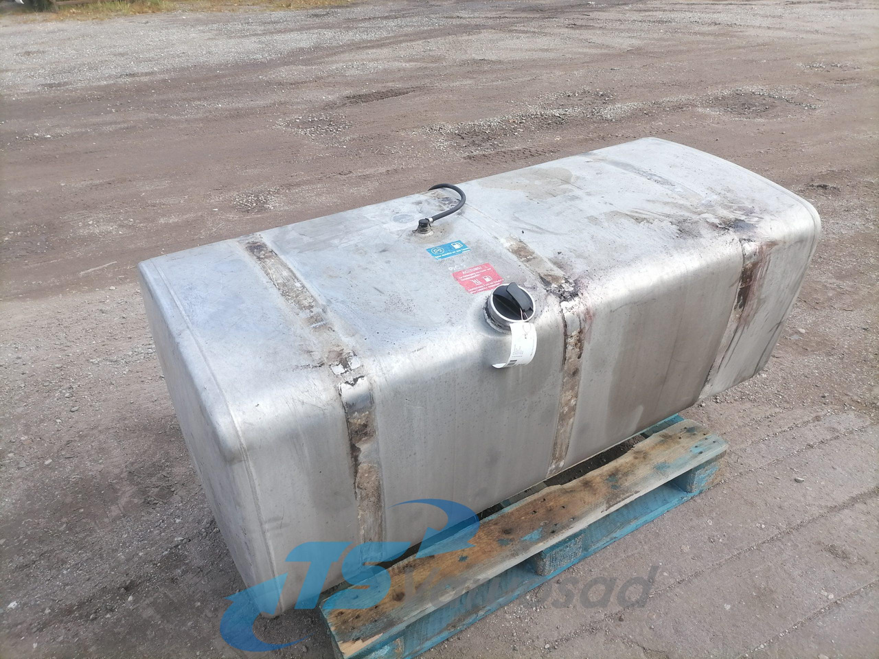 Scania Kütusepaak 700L 1517309 - Depósito de combustible para Camión: foto 1 Scania Kütusepaak 700L 1517309 - Depósito de combustible para Camión: foto 1