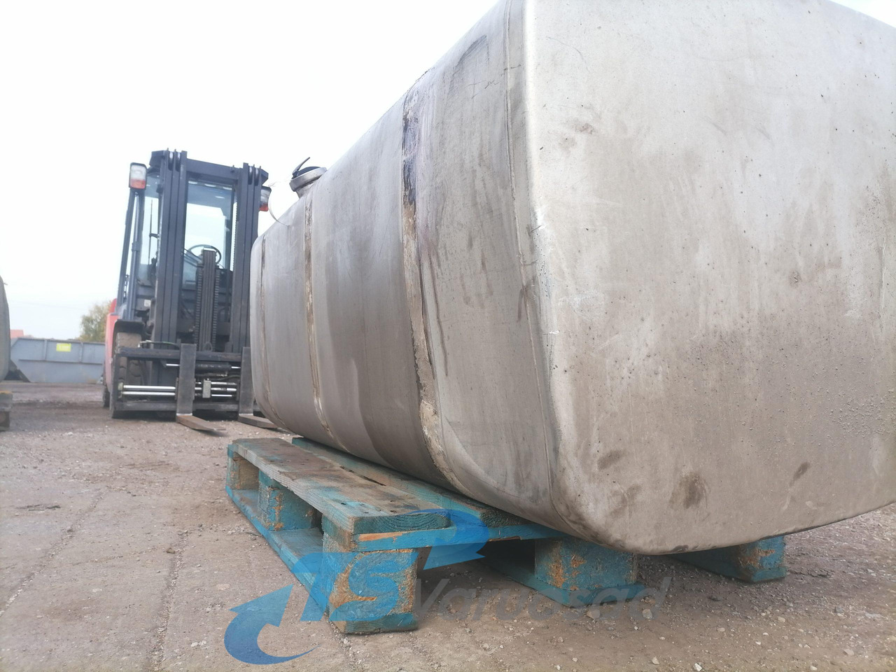 Scania Kütusepaak 700L 1517309 - Depósito de combustible para Camión: foto 4 Scania Kütusepaak 700L 1517309 - Depósito de combustible para Camión: foto 4