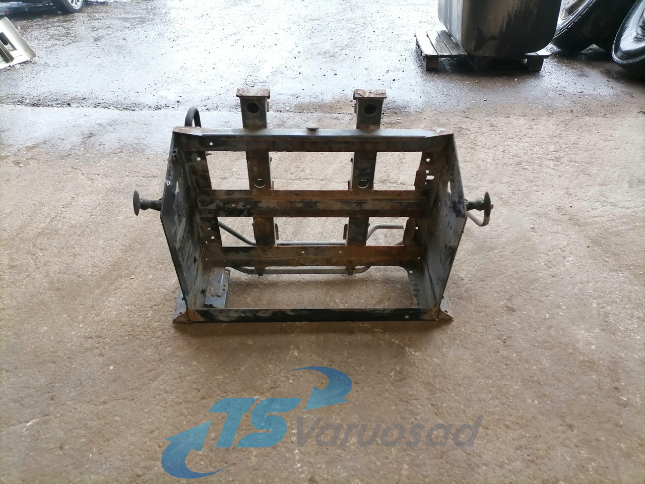 Volvo Battery box 82242391 - Acumulador para Camión: foto 1 Volvo Battery box 82242391 - Acumulador para Camión: foto 1