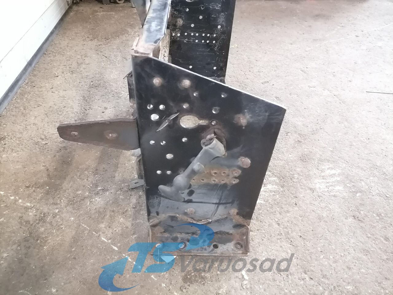 Volvo Battery box 82242391 - Acumulador para Camión: foto 3 Volvo Battery box 82242391 - Acumulador para Camión: foto 3