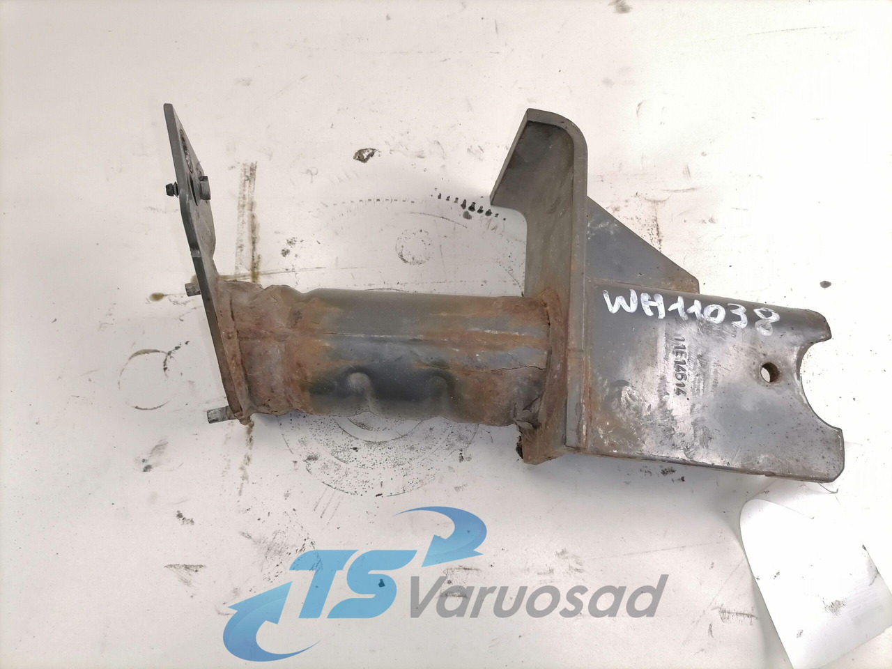 Volvo Bumper bracket 82928883 - Parachoques para Camión: foto 2 Volvo Bumper bracket 82928883 - Parachoques para Camión: foto 2