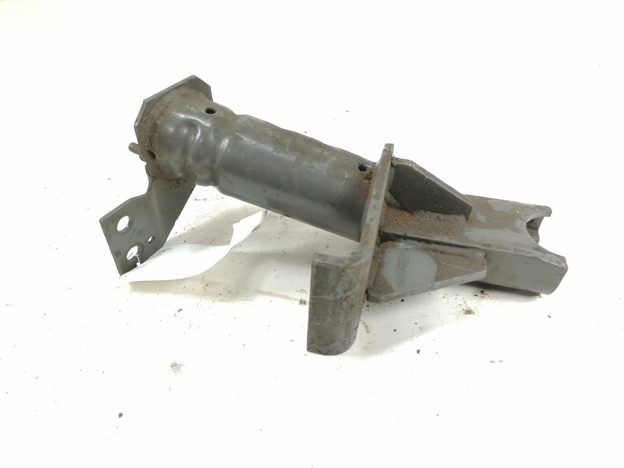 Volvo Bumper bracket 82928883 - Parachoques para Camión: foto 2 Volvo Bumper bracket 82928883 - Parachoques para Camión: foto 2