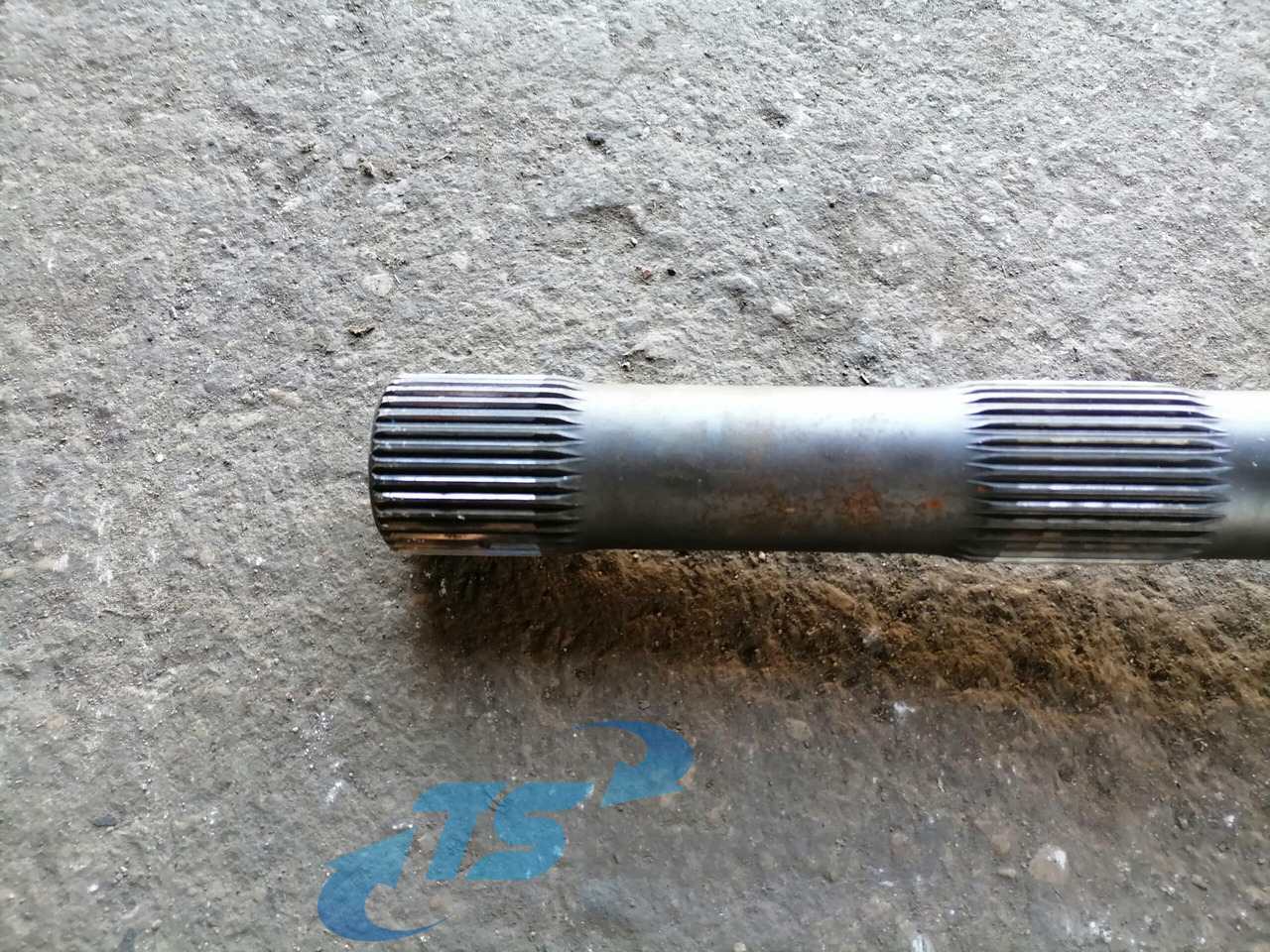 Volvo Drive shaft 3152147 - Palier para Camión: foto 2 Volvo Drive shaft 3152147 - Palier para Camión: foto 2