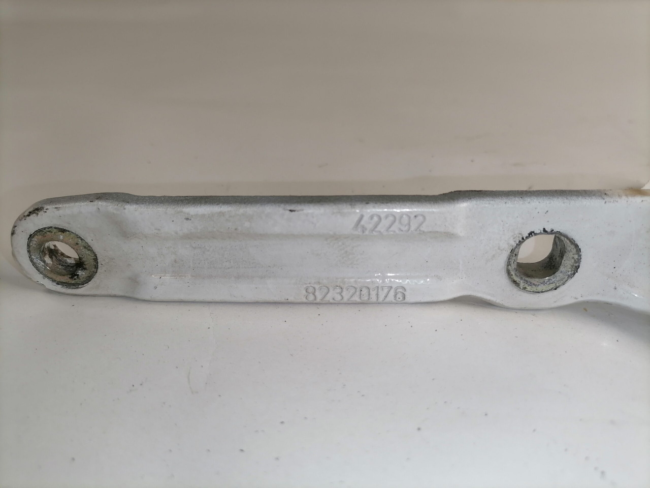 Volvo Iluvõre kandurhing 82320177 - Parrilla para Camión: foto 4 Volvo Iluvõre kandurhing 82320177 - Parrilla para Camión: foto 4