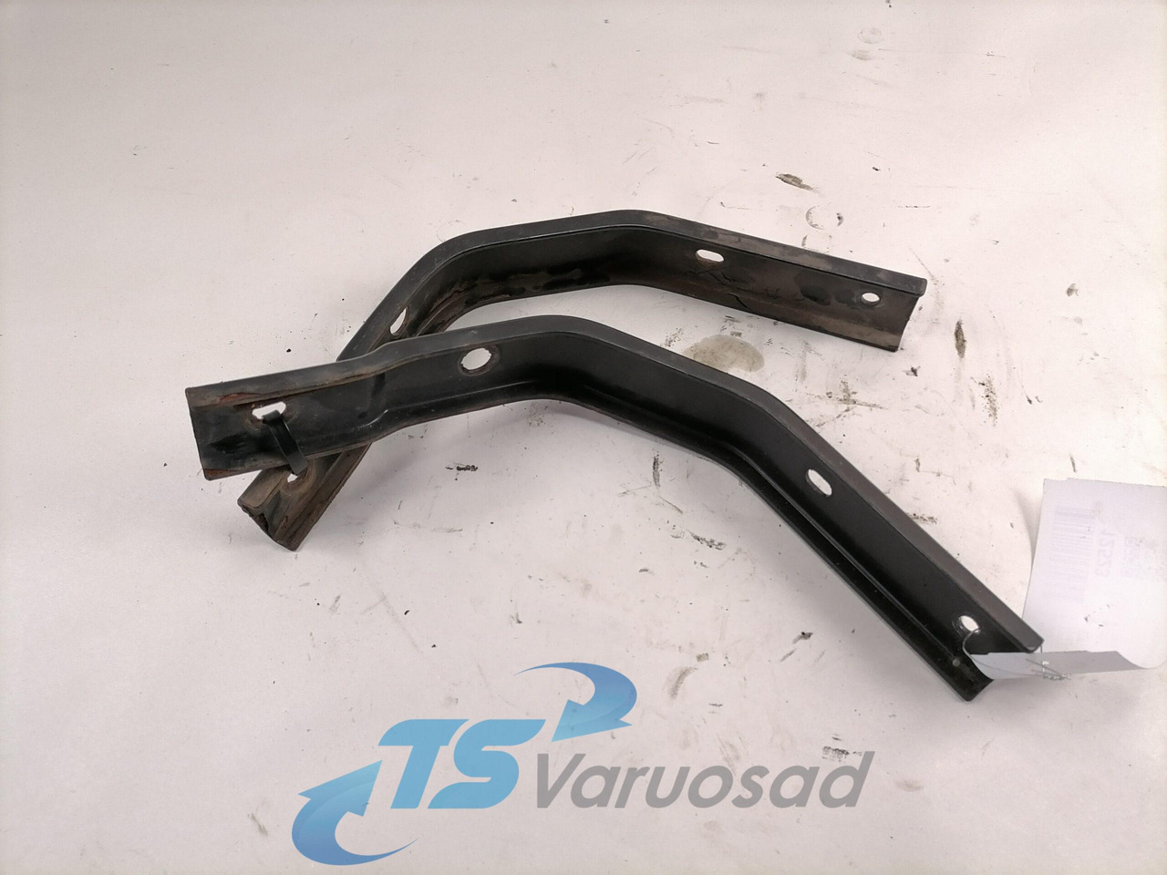 Volvo Kabiini tuulesuunaja kandur 8191568 - Aerodinámica/ Spoiler para Camión: foto 1 Volvo Kabiini tuulesuunaja kandur 8191568 - Aerodinámica/ Spoiler para Camión: foto 1
