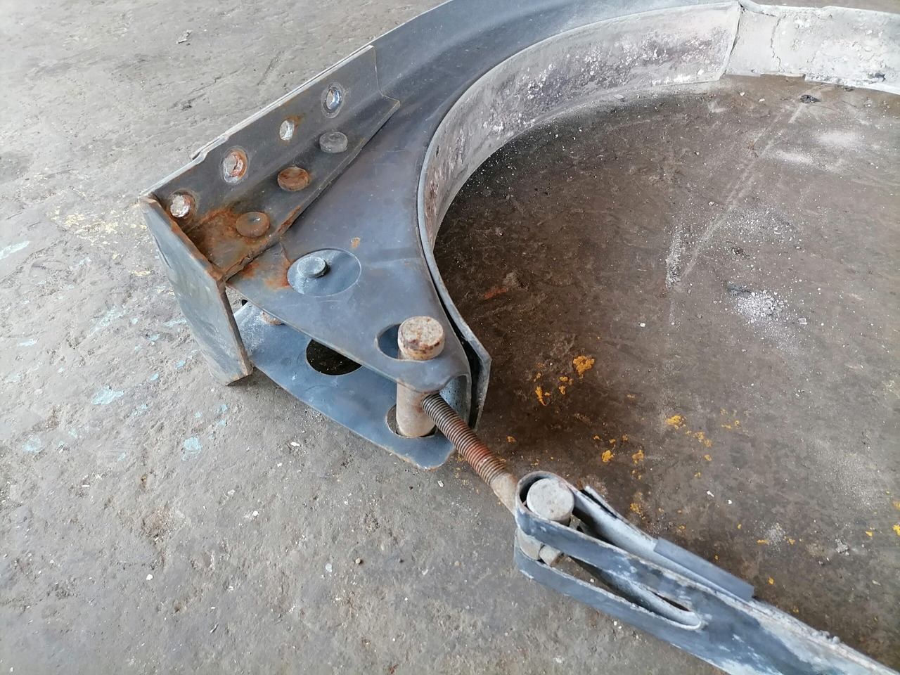 Volvo Kütusepaagi kandur, Volvo 20526488 - Depósito de combustible para Camión: foto 4 Volvo Kütusepaagi kandur, Volvo 20526488 - Depósito de combustible para Camión: foto 4