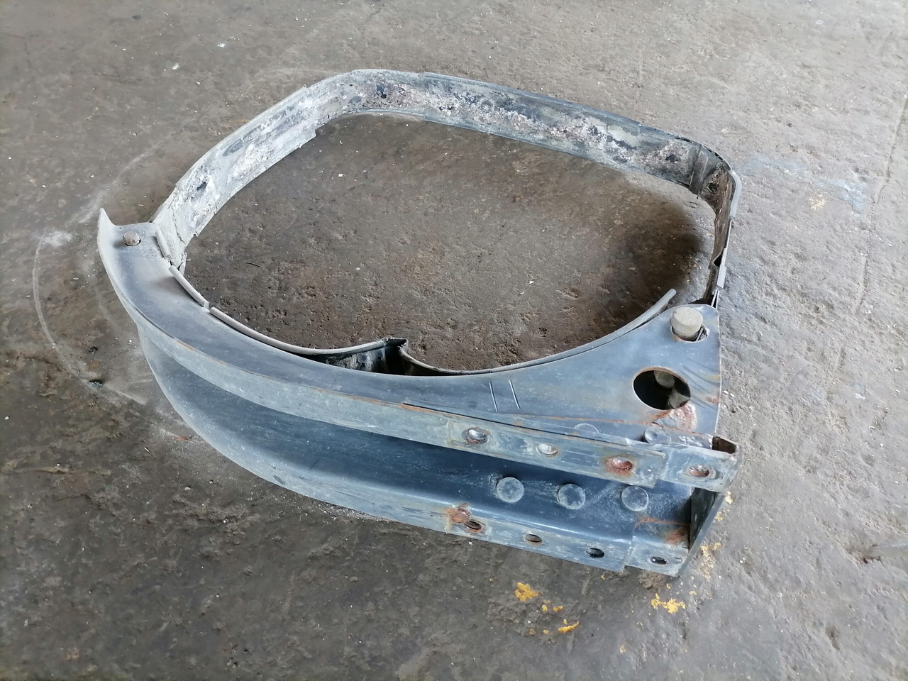 Volvo Kütusepaagi kandur, Volvo 20526488 - Depósito de combustible para Camión: foto 2 Volvo Kütusepaagi kandur, Volvo 20526488 - Depósito de combustible para Camión: foto 2