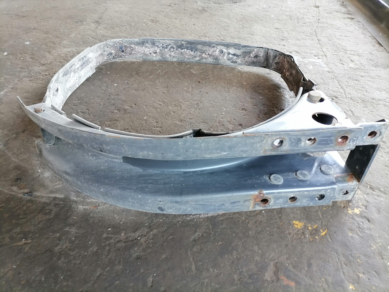 Volvo Kütusepaagi kandur, Volvo 20526488 - Depósito de combustible para Camión: foto 3 Volvo Kütusepaagi kandur, Volvo 20526488 - Depósito de combustible para Camión: foto 3