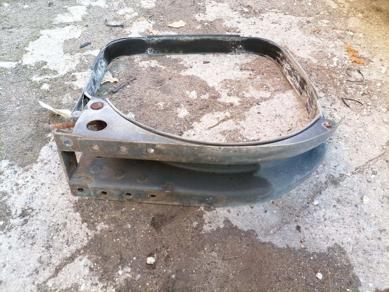 Volvo Kütusepaagi kandur, Volvo 20721537 - Depósito de combustible para Camión: foto 2 Volvo Kütusepaagi kandur, Volvo 20721537 - Depósito de combustible para Camión: foto 2