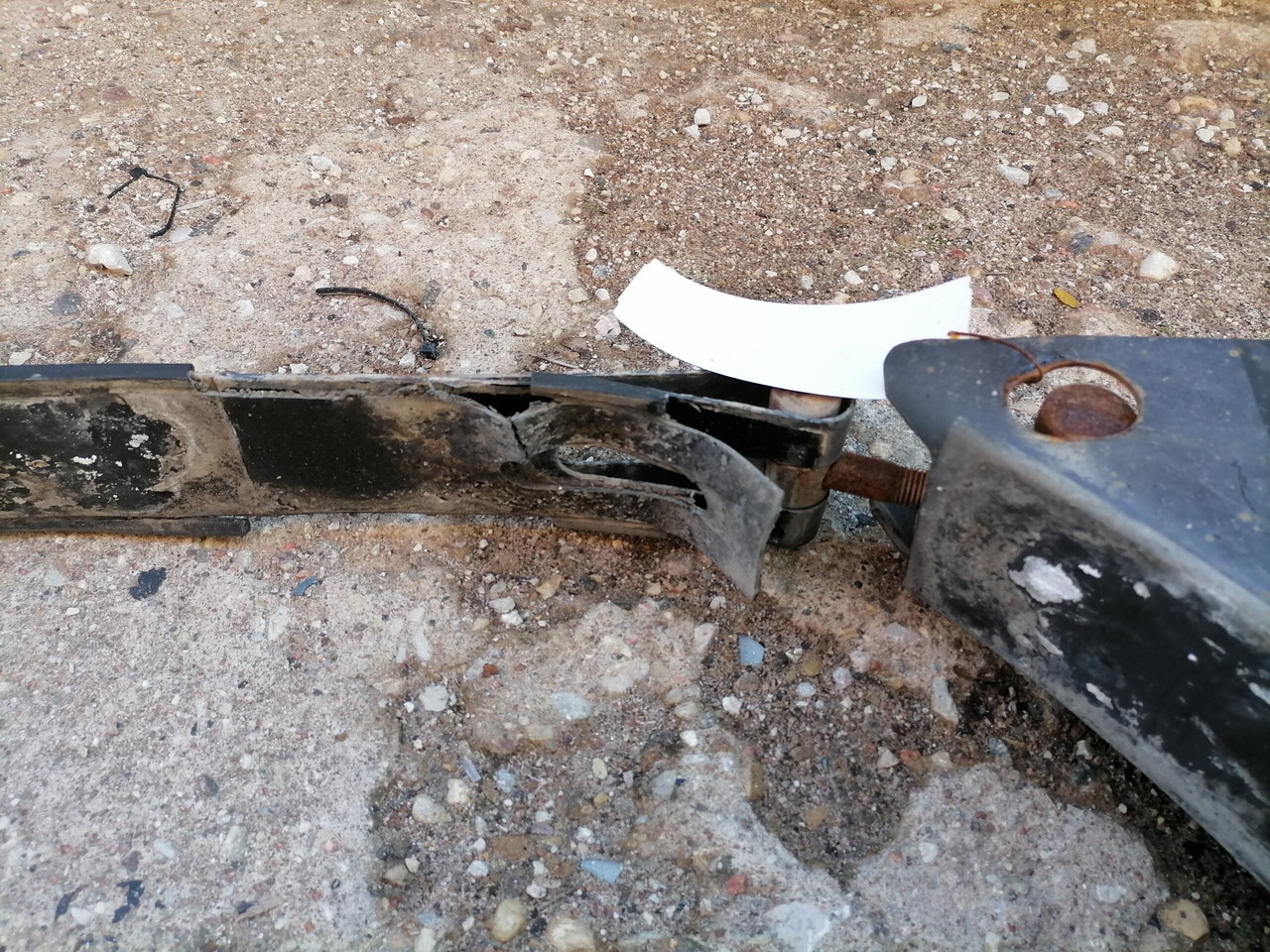 Volvo Kütusepaagi kandur, Volvo 20721537 - Depósito de combustible para Camión: foto 3 Volvo Kütusepaagi kandur, Volvo 20721537 - Depósito de combustible para Camión: foto 3