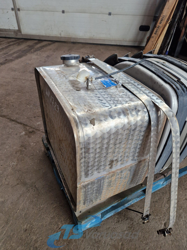 Volvo Kütusepaak 200L 12345 - Depósito de combustible para Camión: foto 2 Volvo Kütusepaak 200L 12345 - Depósito de combustible para Camión: foto 2