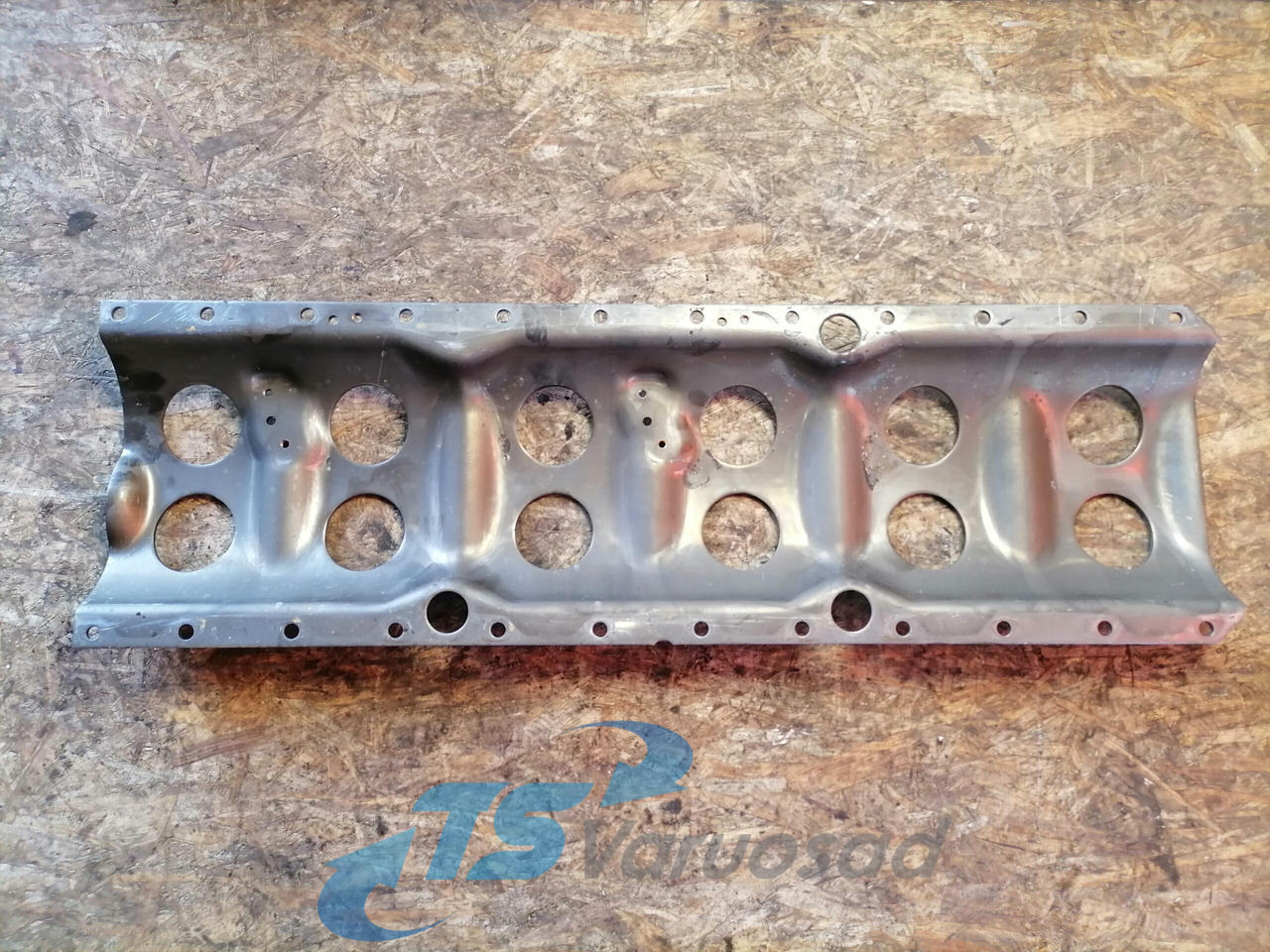 Volvo Ladder frame 20499612 - Cárter de aceite para Camión: foto 3 Volvo Ladder frame 20499612 - Cárter de aceite para Camión: foto 3