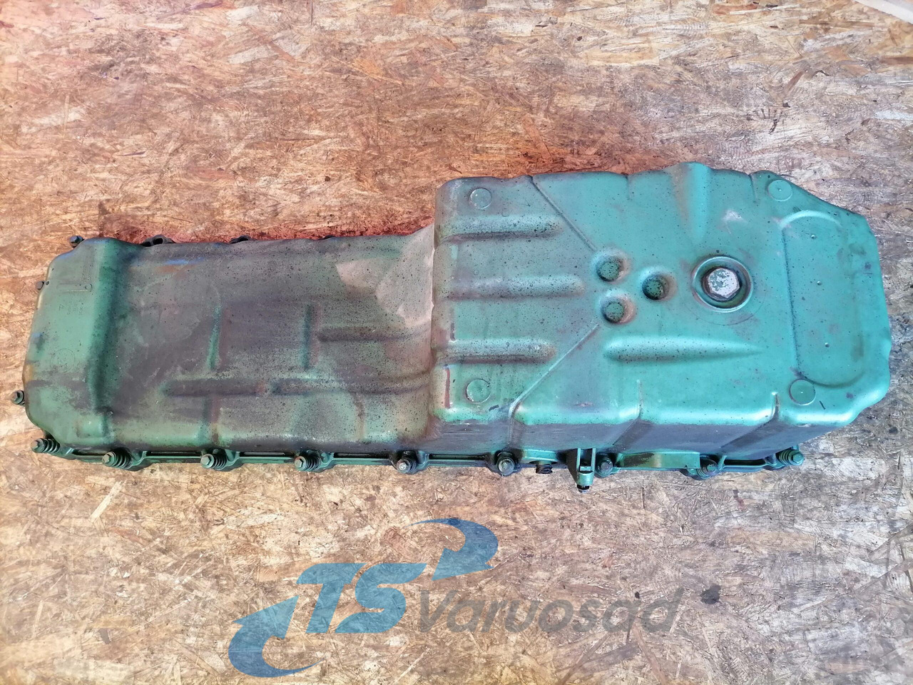 Volvo Oil sump 20493972 - Cárter de aceite para Camión: foto 2 Volvo Oil sump 20493972 - Cárter de aceite para Camión: foto 2