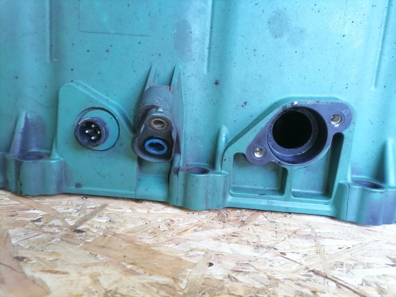 Volvo Oil sump 20493972 - Cárter de aceite para Camión: foto 5 Volvo Oil sump 20493972 - Cárter de aceite para Camión: foto 5