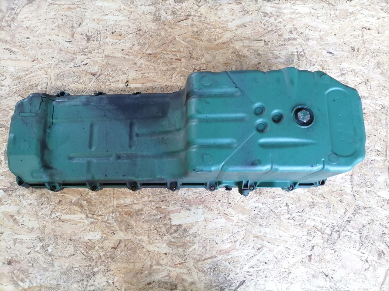 Volvo Oil sump 20493972 - Cárter de aceite para Camión: foto 2 Volvo Oil sump 20493972 - Cárter de aceite para Camión: foto 2