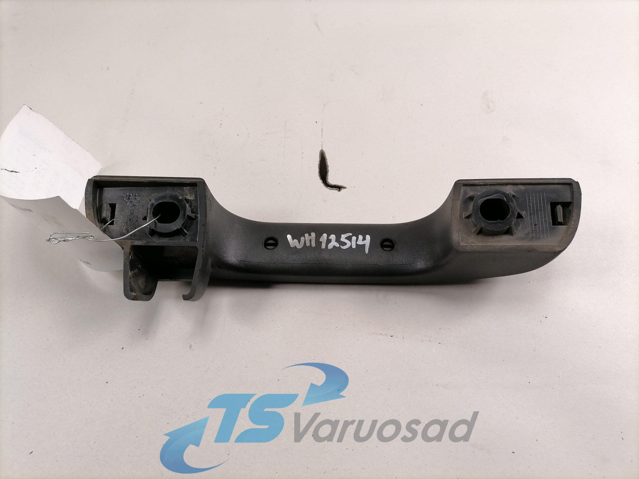 Volvo Plastikdetail, iluvõre käepide 20383543 - Aerodinámica/ Spoiler para Camión: foto 2 Volvo Plastikdetail, iluvõre käepide 20383543 - Aerodinámica/ Spoiler para Camión: foto 2