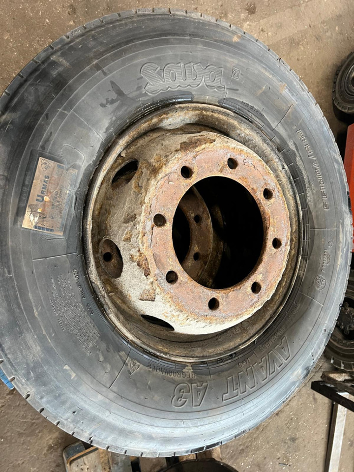 Volvo Sava avant A3 285/70R19.5 28570R195 - Neumáticos y llantas para Camión: foto 4 Volvo Sava avant A3 285/70R19.5 28570R195 - Neumáticos y llantas para Camión: foto 4