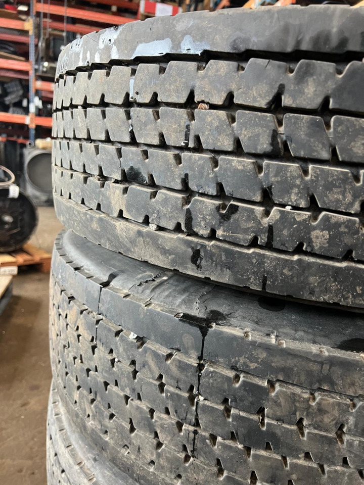 Volvo Sava avant A3 285/70R19.5 28570R195 - Neumáticos y llantas para Camión: foto 3 Volvo Sava avant A3 285/70R19.5 28570R195 - Neumáticos y llantas para Camión: foto 3