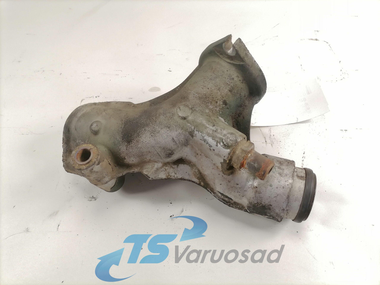 Volvo Water pump manifold / housing 20539684 - Bomba de refrigerante para Camión: foto 4 Volvo Water pump manifold / housing 20539684 - Bomba de refrigerante para Camión: foto 4