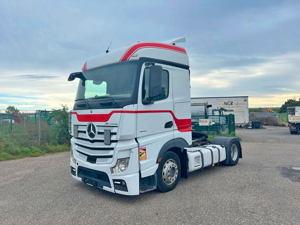 Mercedes-Benz 1842 4X2 mit Höhenverstellbarer Sattelkuppung Mercedes-Benz 1842 4X2 mit Höhenverstellbarer Sattelkuppung - Cabeza tractora: foto 1 Mercedes-Benz 1842 4X2 mit Höhenverstellbarer Sattelkuppung Mercedes-Benz 1842 4X2 mit Höhenverstellbarer Sattelkuppung - Cabeza tractora: foto 1