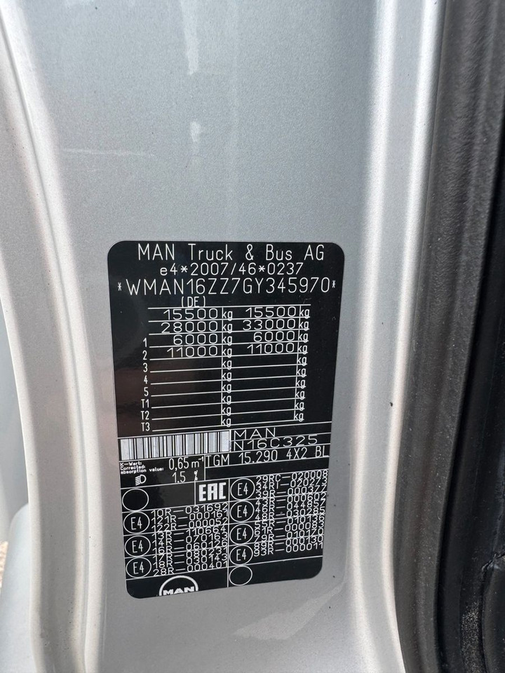 MAN 15.290 4X2 Koffer mit Hebebühne AHK - Camión caja cerrada: foto 3 MAN 15.290 4X2 Koffer mit Hebebühne AHK - Camión caja cerrada: foto 3