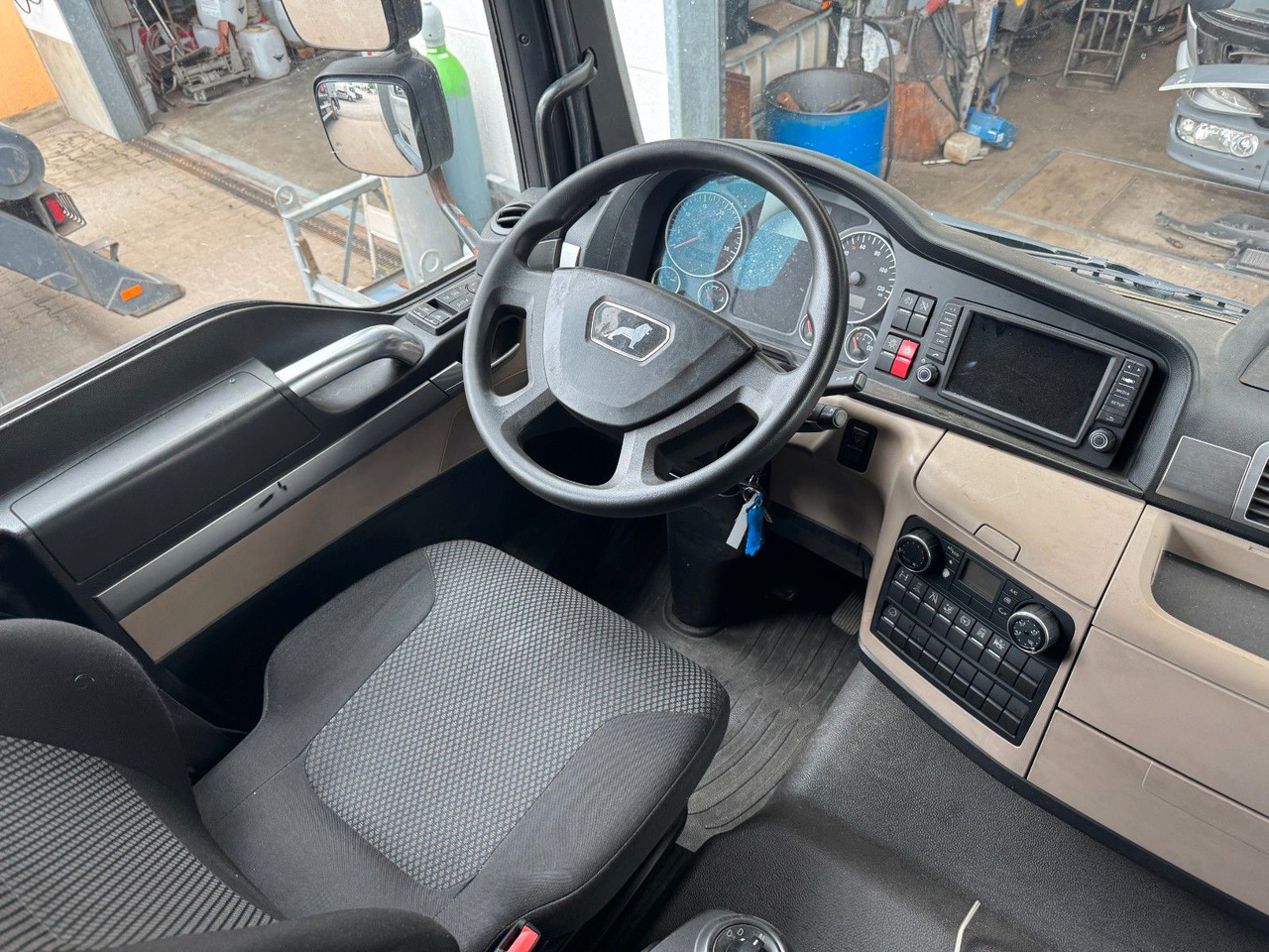 MAN 18.290 4X2 Koffer / Plane Top Zustand 8,30 Meter - Camión caja cerrada: foto 5 MAN 18.290 4X2 Koffer / Plane Top Zustand 8,30 Meter - Camión caja cerrada: foto 5