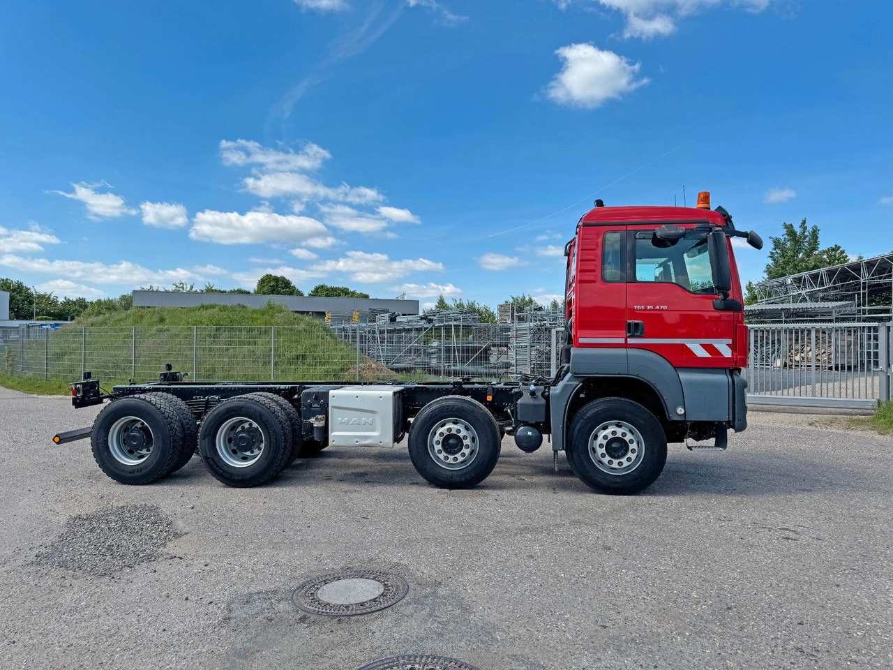 MAN 35.470 8X4 Kipperfahrgestell Reifen 12 X NEU Top - Camión volquete: foto 1 MAN 35.470 8X4 Kipperfahrgestell Reifen 12 X NEU Top - Camión volquete: foto 1