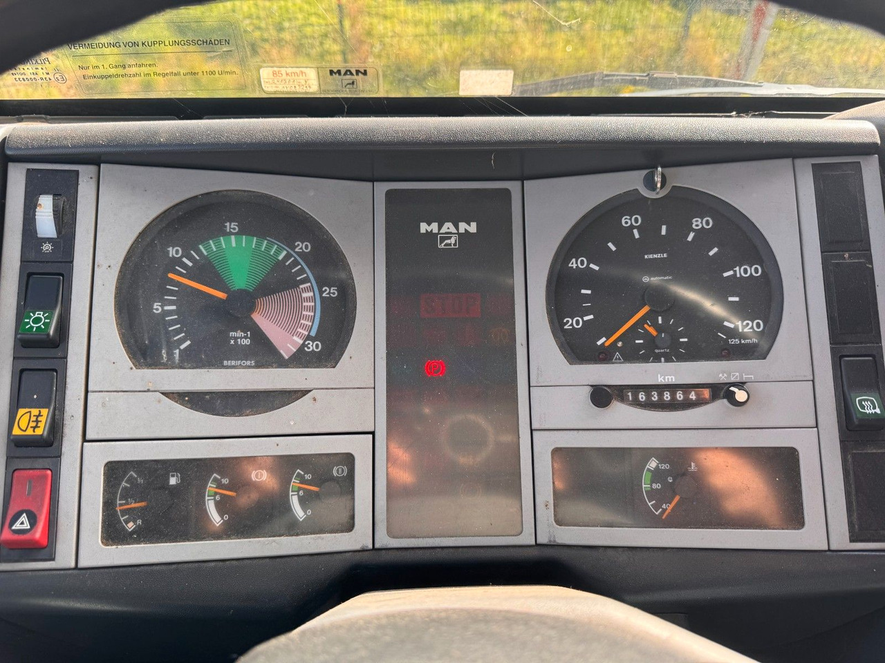 MAN 8.140 4X2 Pritsche Plane Original Km - Furgoneta con lona: foto 2 MAN 8.140 4X2 Pritsche Plane Original Km - Furgoneta con lona: foto 2