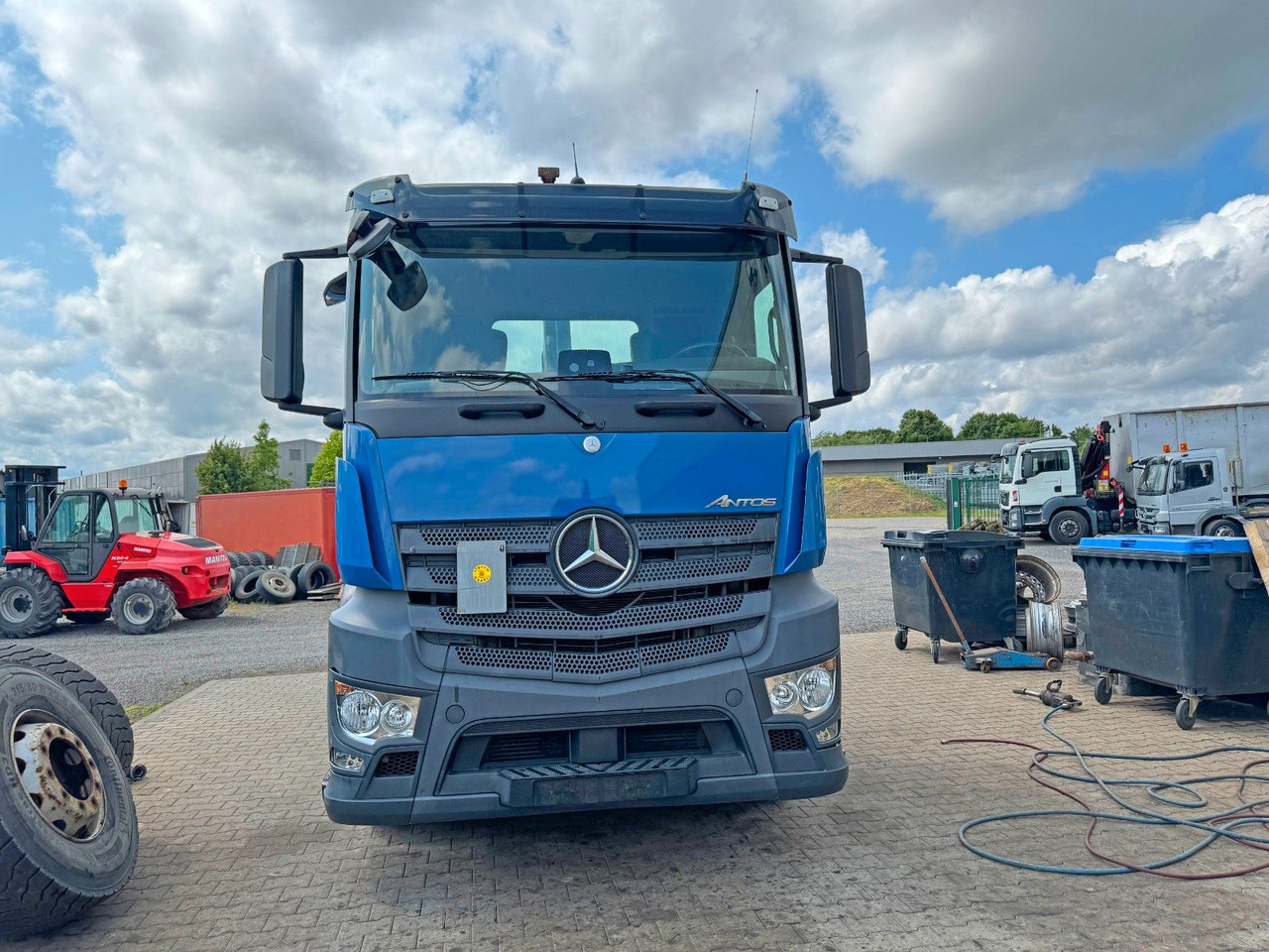 Mercedes-Benz 1833 4X2 Multilift Abroller Top Zustand - Camión multibasculante: foto 5 Mercedes-Benz 1833 4X2 Multilift Abroller Top Zustand - Camión multibasculante: foto 5