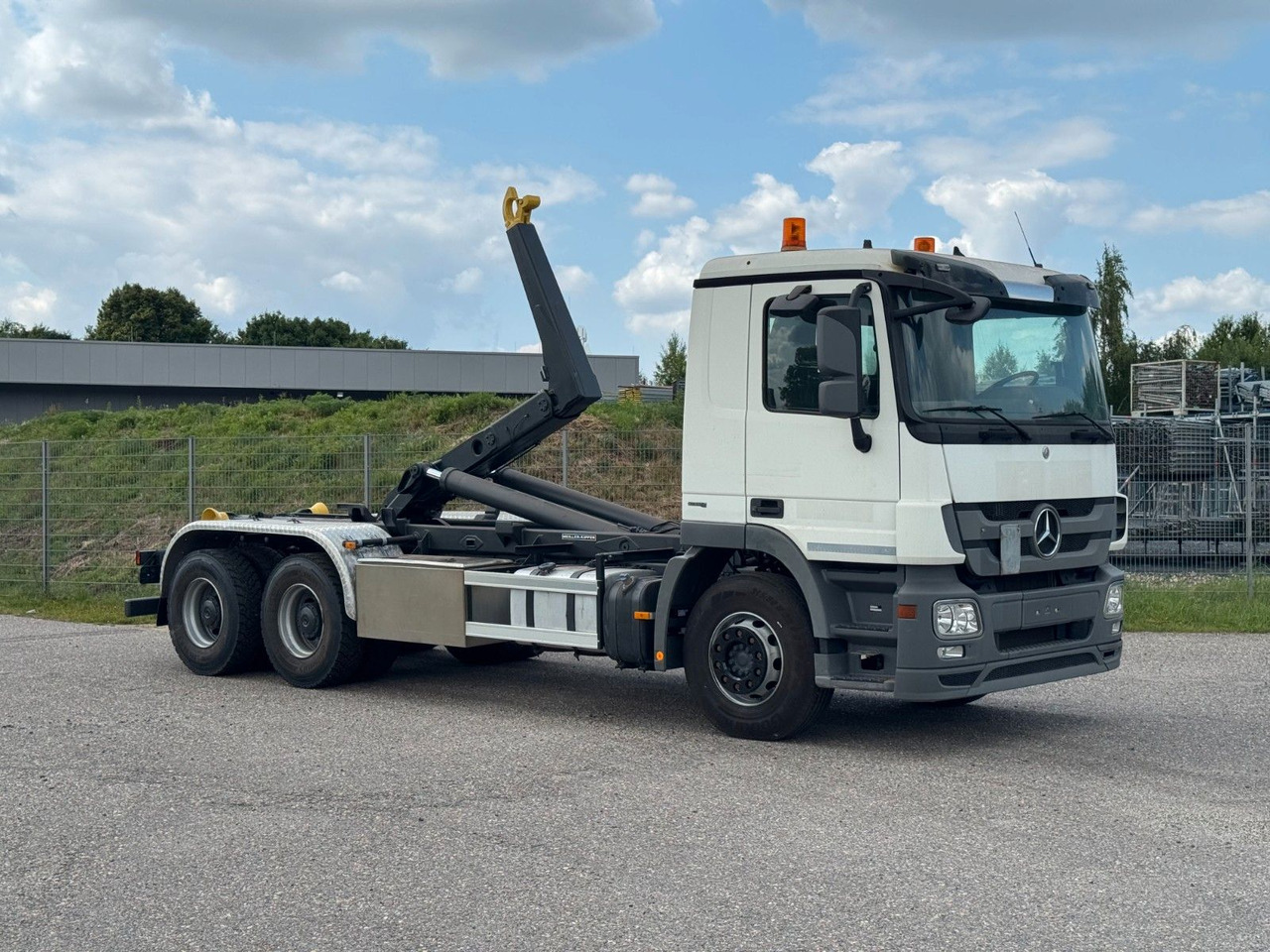 Mercedes-Benz 2641 6X4 Retarder Meiller mit Funk Top Zust - Camión multibasculante: foto 1 Mercedes-Benz 2641 6X4 Retarder Meiller mit Funk Top Zust - Camión multibasculante: foto 1