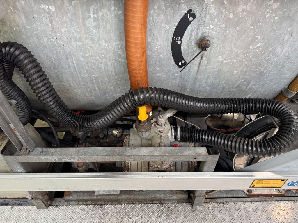 Mercedes-Benz 818 4X2 ROM Toilettenwagen Mercedes-Benz 818 4X2 ROM Toilettenwagen 6 Plätze - Limpieza de alcantarillado: foto 4 Mercedes-Benz 818 4X2 ROM Toilettenwagen Mercedes-Benz 818 4X2 ROM Toilettenwagen 6 Plätze - Limpieza de alcantarillado: foto 4