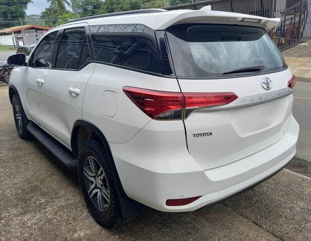 Toyota Fortuner - Coche: foto 2 Toyota Fortuner - Coche: foto 2
